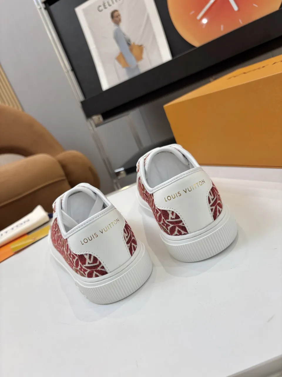 p580🐮🐮 LV couple skate shoes｜Classic jacquard, the ultimate code for a sweet outing! 👫** This pair of shoes is Louis Vuitton's love letter to fashionistas💌 - **classic presbyopic skate shoes**, the perfect choice for couples to go out on the street!  🔸 **Luxury details are a must-have**: Jacquard fabric  🔸 **So comfortable that you don’t want to take it off**: The sheepskin lining is skin-friendly and breathable, warm in autumn and winter without stuffing your feet, refreshing in spring and summer without being sticky, and you can wear it with a high-end feel in all seasons!  🔸 **Steady sense of security**: Non-slip rubber outsole, perfect grip, accompanying you through romantic streets.  **💑 Couple outfit inspiration**: ▪️ For boys, pair with leggings + baseball cap for a trendy street look!  ▪️ Girls can wear short skirts or shark pants, and the sweet and cool style is easy to choose~ **#Louis Vuitton #couple shoes #presbyopia classic** **👉 Click to collect and become the most fashionable CP in the circle of friends with him! ** Fabric: Imported cowhide/classic jacquard fabric Lining: Sheepskin lining Sole: Original rubber sole Size: Women’s size 35-42 (40/41/42 customized) Men’s size 39-45 (39.45 customized)